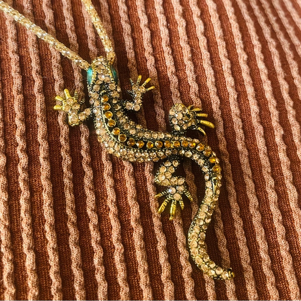 Source Unknown Sparkling Reptile Pendant